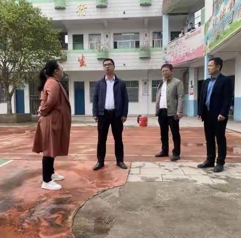 县政府常务副县长王春斐莅临职业中专东方红校区调研
