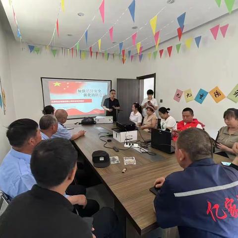 以演筑“防”，防范未“燃”------英雄南路街道解放东社区开展消防演练活动