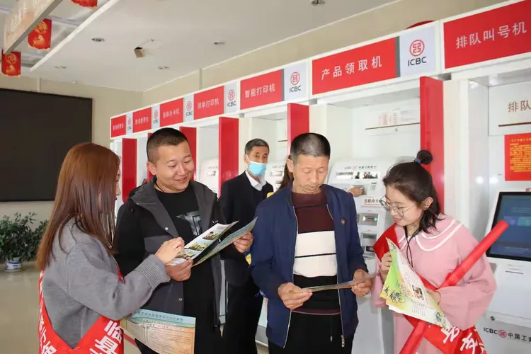 人行临县支行联合临县公安局开展反洗钱宣传活动