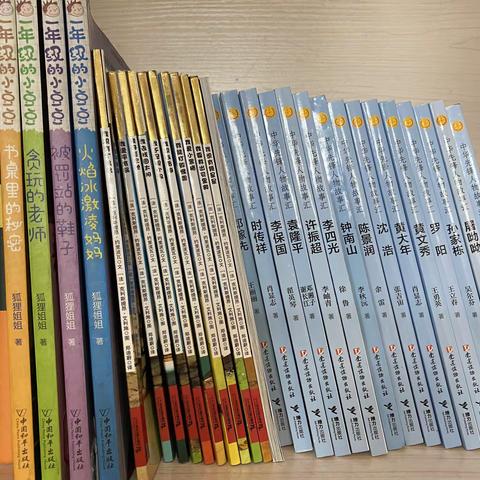 绿树浓荫夏日长，书海漫漫少年忙——207蓝精灵中队“悦读”之风