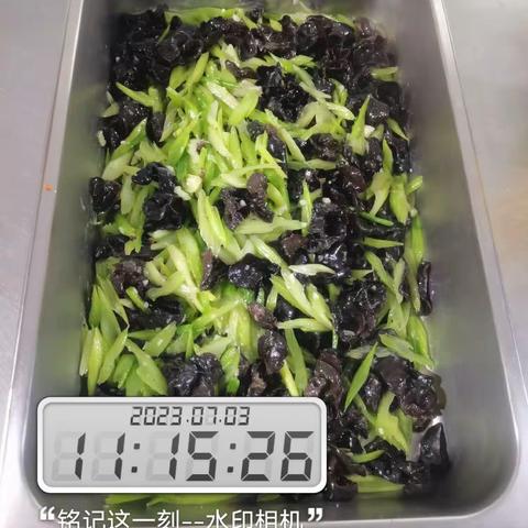 左云中学午，晚俩餐菜品制作人潘鹏程，主食制作人陈雁青