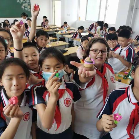五彩童年  趣味粘土——南阳市实验学校《心灵手巧》课程