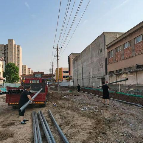 战高温  斗酷暑 保供水 全力推进建设街管网建设