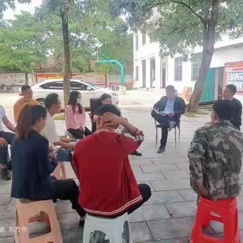 玉龙村组织工作队及村两委学习“两熟悉”政策