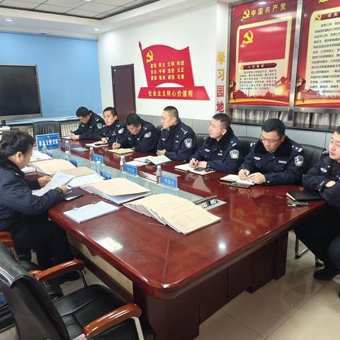 交警支队支队长助理吕庆率队深入乘风大队开展事故处理及法制年度考核工作