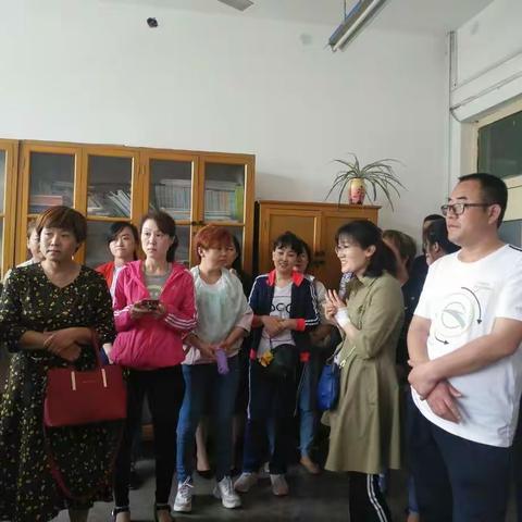 家长进校园，携手育成长 ――校园开放活动之校本课程参观记