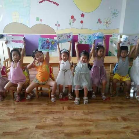 聚焦海底世界 体验绘画快乐―― 子曰学堂美术课掠影
