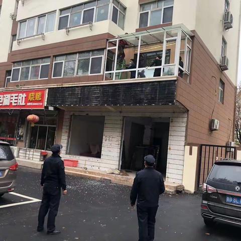 【春阳路中队】加班拆除违建，助力老旧小区改造