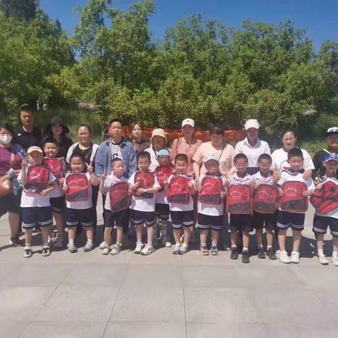 新蕾幼儿园6.1亲子运动会