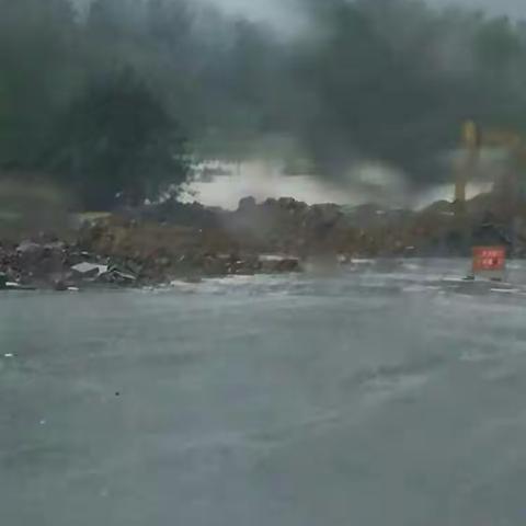 贵州暴雨后滚滚的道真县……陈刚著