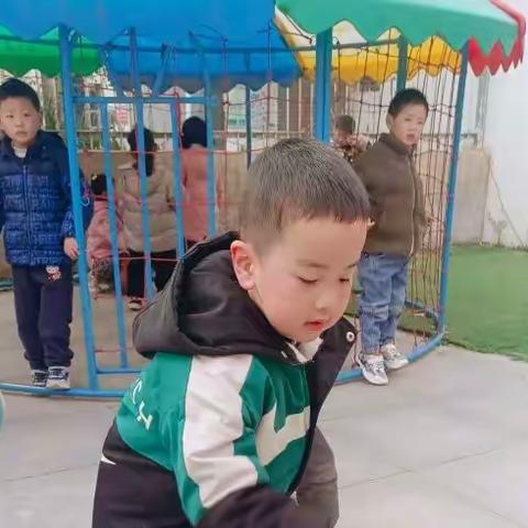 幼儿同伴关系观察记录