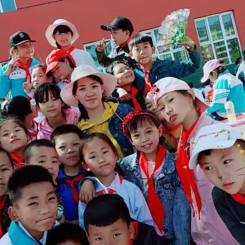 遵规守纪      团结友善       顽强拼搏      挑战自我