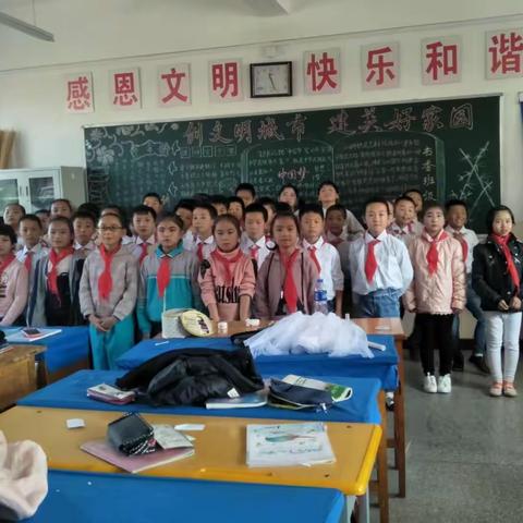 歌唱我们少年心———四（7）班参加学校组织的“三歌”比赛活动