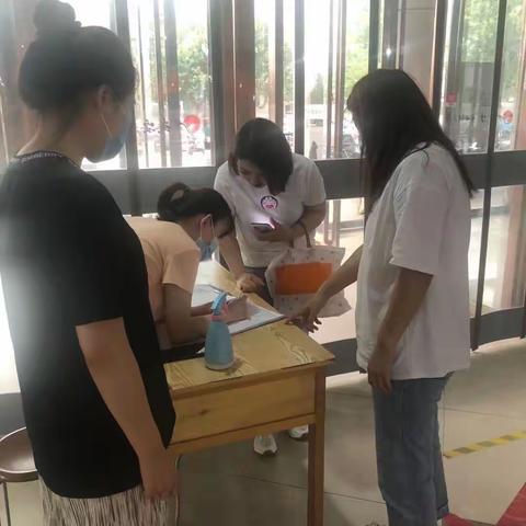 加强商场安全生产检查，提高商场安全意识。