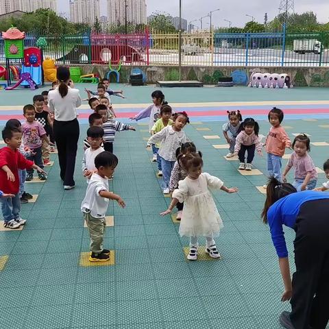 黄牌社区幼儿园小班年级组——《爱上幼儿园》
