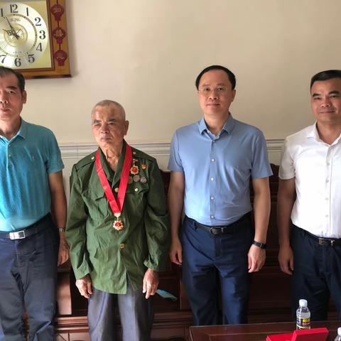 海口市市场监督管理局“七一”走访慰问市局离休干部