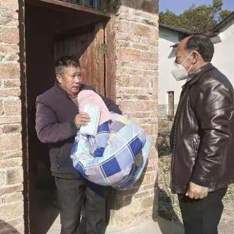 走访慰问独居五保户人员