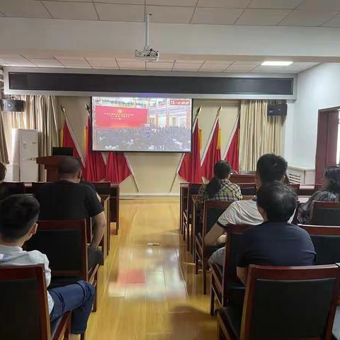 县农服中心观看庆祝中国共产党成立100周年”七一勋章“颁授仪式