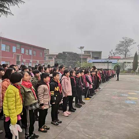 期中表彰树先进，鼓舞斗志暖人心——韩洼小学期中考试表彰大会