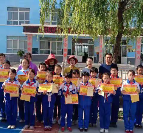 感恩励志教育      共筑你我成长