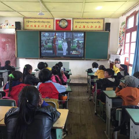 『开学第一课』五星红旗下的新学期