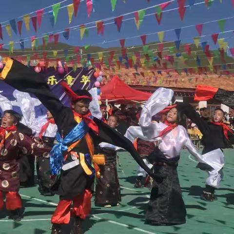 呷依乡中心校2019年六月儿童节简报