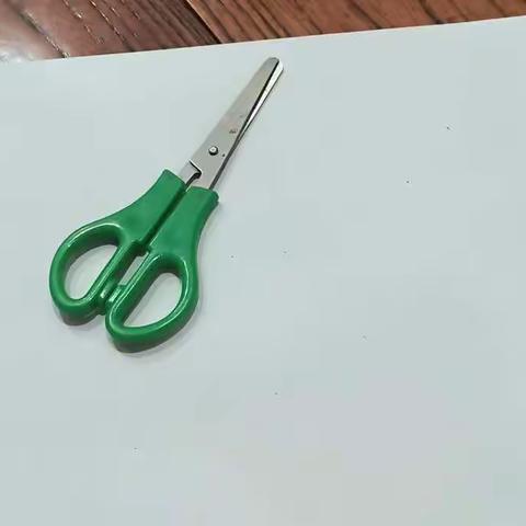 旋转的纸片五2班陈芷煊1.6