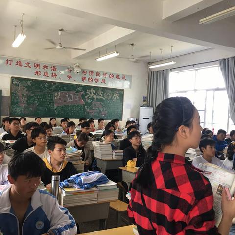 教学促进步，评课助成长——记横峰第三中学与横峰中学互联英语教研活动