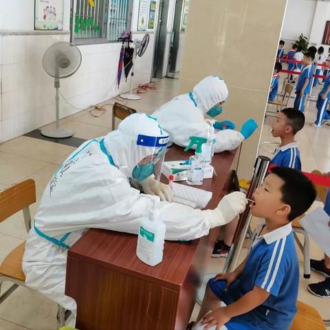 白衣天使进校园，全员核酸筑防线——龙洲学校核酸检测纪实