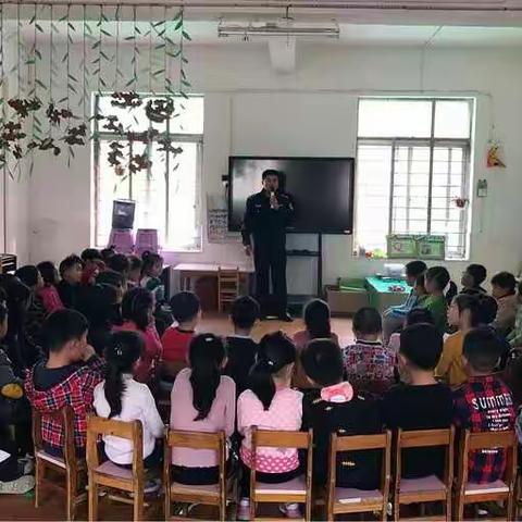 “交警叔叔，您好！”—记宿城区机关幼儿园中六班家长助教活动