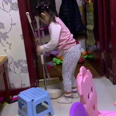 开发区机关幼儿园托一班2020年3月5日学习雷锋活动日