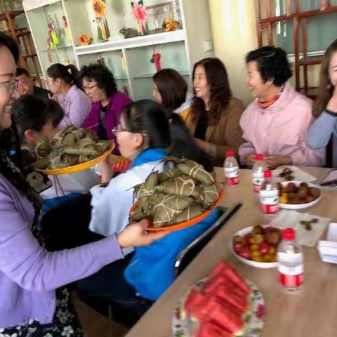 在粽叶飘香中“话”幸福生活