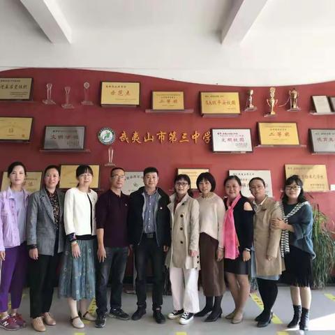 深耕教学，为党旗添彩——记中学化学党员名师工作室朱子学校工作坊教研活动:分享读书《文化有根      课堂有魂》