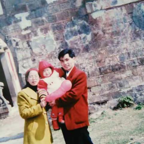 老相片一一一周岁前后的甜甜