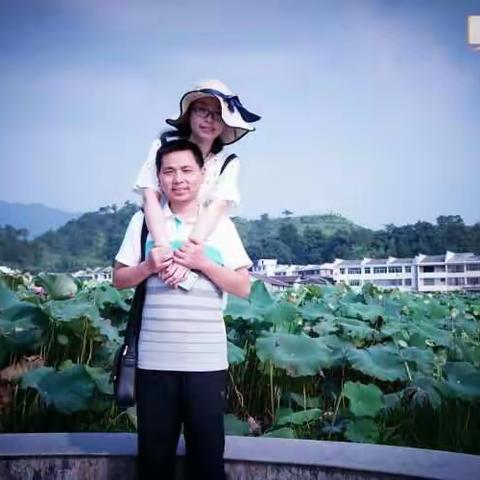 人比莲花美 一一中国莲花第一村广昌姚西行