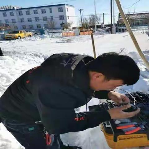 不畏风雪，确保畅通