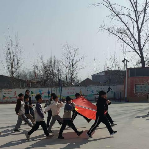 国旗下讲话《三八妇女节》感恩老师，感恩妈妈！——蒋西小学