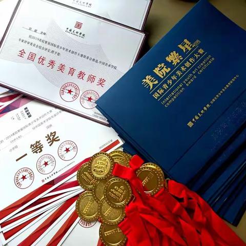 美院繁星美术创作大赛画下句号，恭喜我们绘画班获得优异成绩的小朋友们