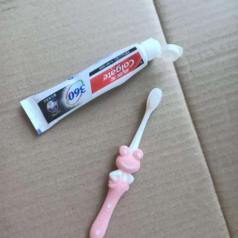 牙膏牙刷玩起来