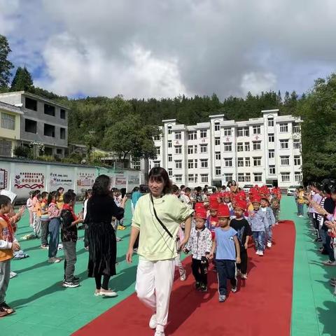 朱砂民族小学：别样的开学礼