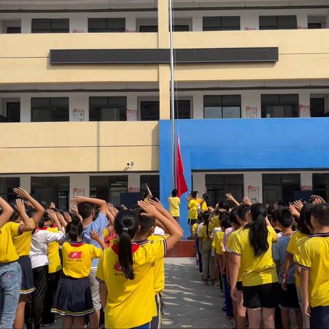 凝心聚力再启航 同心筑梦新征程——罗坳中心小学2022-2023学年第一学期开学典礼