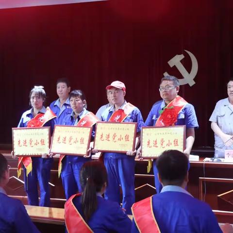 立足岗位比作为 创先争优当先锋