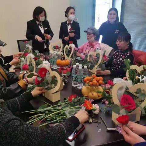 盘锦大洼昆仑街支行“3.8女神节”插花活动