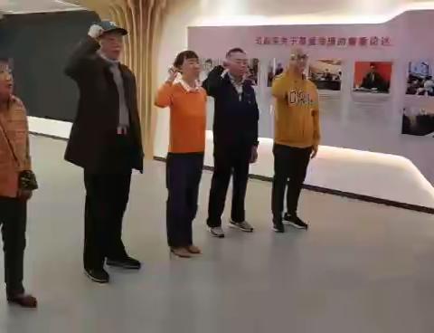 市招商服务中心：退休支部开展“学习扬帆 银发生辉”学习二十大系列主题党日活动