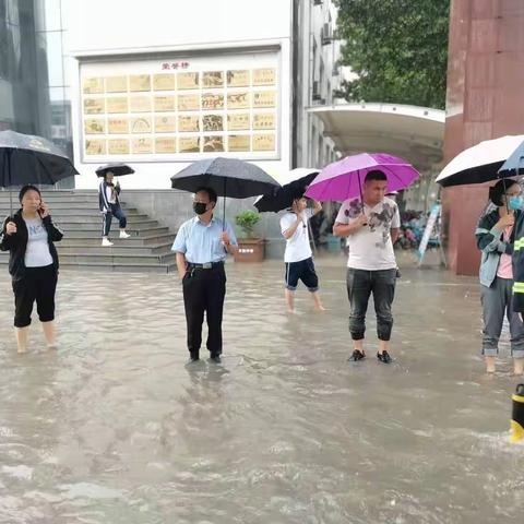 我在风雨中等待你，迎接你——东明县实验中学高一高二错时开学纪实