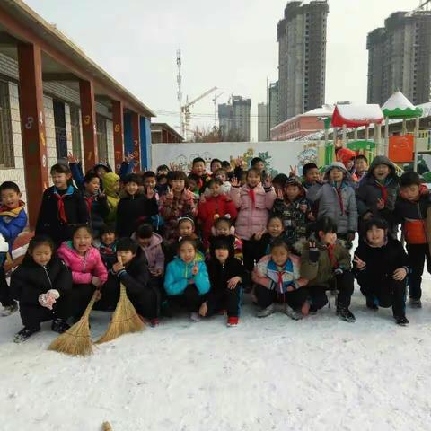 2018年初雪，快乐时光共享！雪花很白很白，白得那么纯洁！❄❄