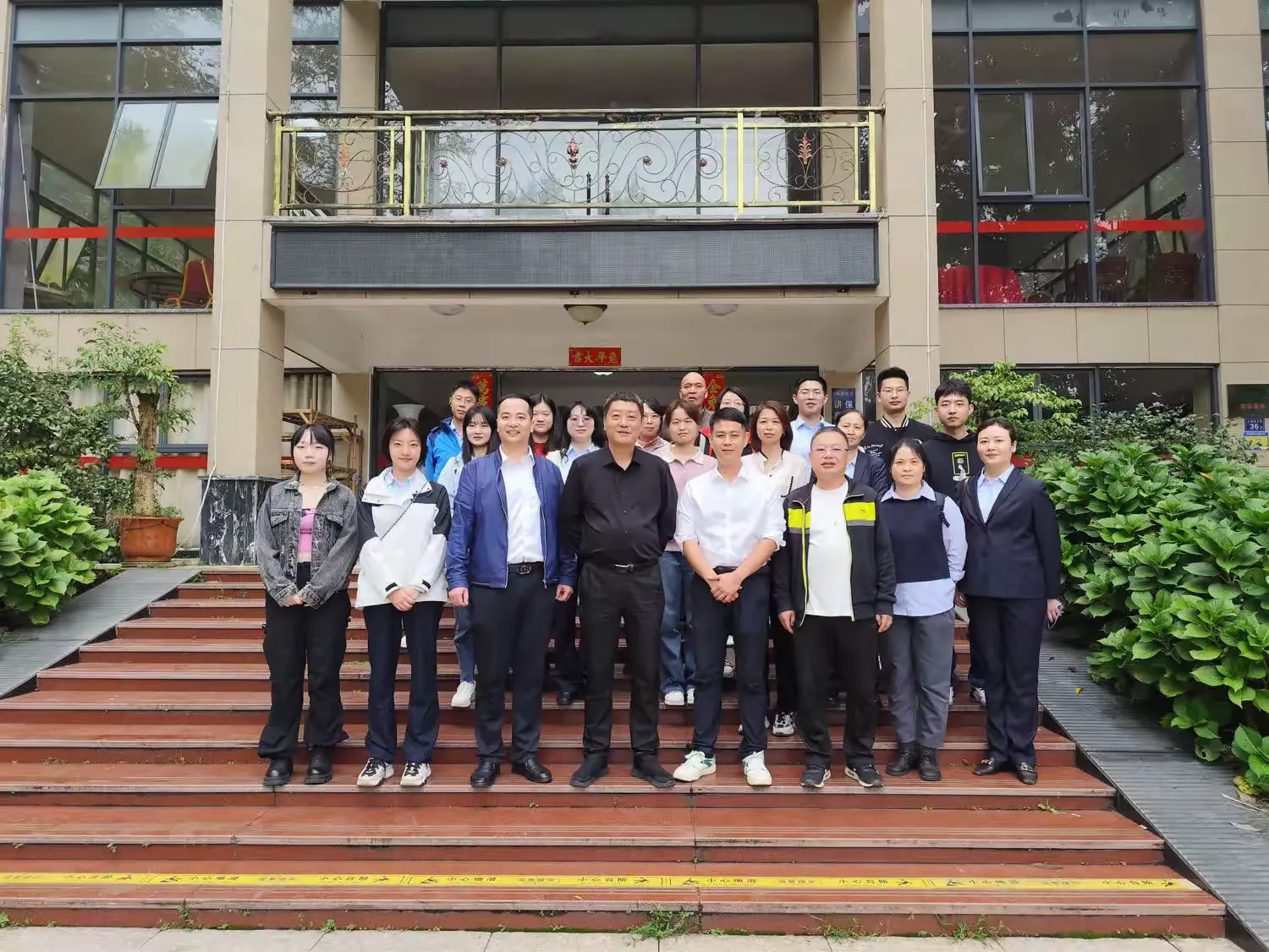 简篇-“收获金秋,砥砺前行”—建行南平分行营业部主题党日暨团建活动(副本)