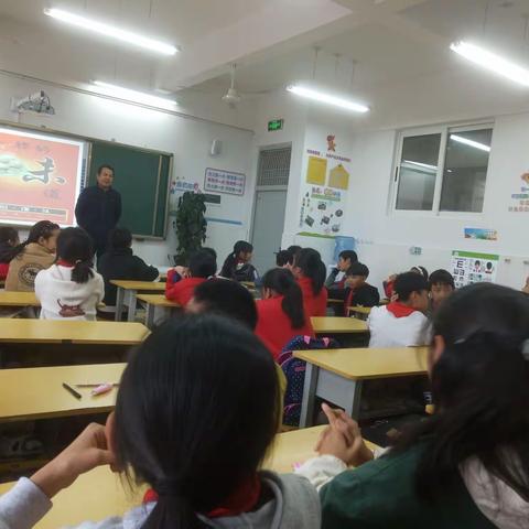 2019年11月丘北县第二小学六年级三班家长开放日  主讲：王灿的爸爸