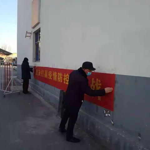抗疫工作中的车场警卫