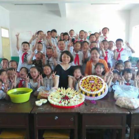 我们的节日———记逸夫小学一年级九班“六一”班级活动